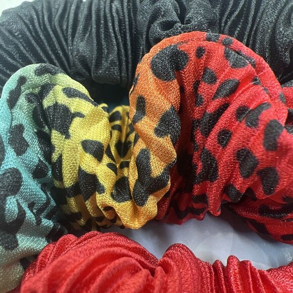 3 Hair Ties Scrunchies EVOLVE 1 Pack Black Red Multicolor Print - Picture 6 of 7
